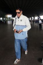 Vijay Varma seen at the airport on 1 August 2023 (15)_64c8eda12dfb1.JPG
