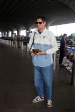 Vijay Varma seen at the airport on 1 August 2023 (8)_64c8ed7f55412.JPG