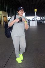 Huma Qureshi seen at the airport on 2 Aug 2023 (12)_64c9dce57c0b5.JPG
