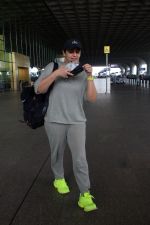 Huma Qureshi seen at the airport on 2 Aug 2023 (13)_64c9dce787dc1.JPG