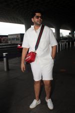 Karan Kundrra seen at the airport on 4th August 2023 (17)_64cc78e96bafb.JPG