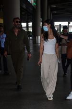 Ajay Devgn with daughter Nysa Devgan seen at the airport on 5th August 2023 (29)_64ce072ba3a29.jpg