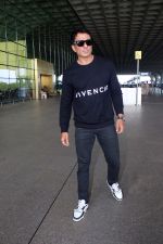 Sonu Sood seen at the airport on 5th August 2023 (1)_64ce08726cda0.JPG