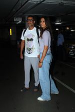 Abhishek Kapoor and Pragya Kapoor seen at the airport on 7th August 2023 (10)_64d0e96f4b90e.JPG