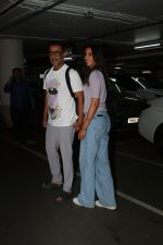 Abhishek Kapoor and Pragya Kapoor seen at the airport on 7th August 2023 (15)_64d0e977c4c8c.JPG
