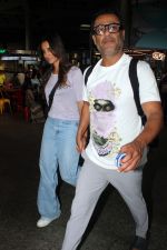 Abhishek Kapoor and Pragya Kapoor seen at the airport on 7th August 2023 (2)_64d0e9610674f.JPG