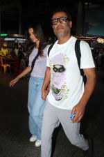 Abhishek Kapoor and Pragya Kapoor seen at the airport on 7th August 2023 (3)_64d0e962b0c3c.JPG