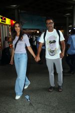 Abhishek Kapoor and Pragya Kapoor seen at the airport on 7th August 2023 (4)_64d0e96475ef2.JPG