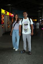 Abhishek Kapoor and Pragya Kapoor seen at the airport on 7th August 2023 (6)_64d0e9684008a.JPG