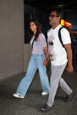 Abhishek Kapoor and Pragya Kapoor seen at the airport on 7th August 2023 (8)_64d0e96bb7138.JPG