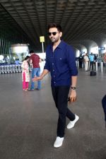 Kartik Aaryan Spotted At Airport Departure on 8th August 2023 (14)_64d34a7d0c7ad.JPG
