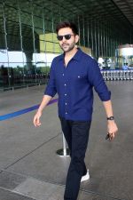 Kartik Aaryan Spotted At Airport Departure on 8th August 2023 (16)_64d34a8060e1b.JPG