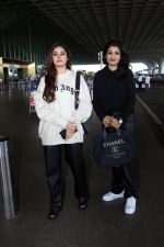 Raveena Tandon and Rasha Thadani Spotted At Airport Departure on 8th August 2023 (13)_64d345198a1f8.JPG