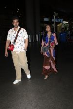 Tejasswi Prakash and Karan Kundrra Spotted At Airport Arrival on 8th August 2023 (18)_64d34069d03f7.JPG