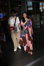Tejasswi Prakash and Karan Kundrra Spotted At Airport Arrival on 8th August 2023 (2)_64d3404dba6b3.JPG