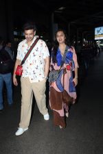 Tejasswi Prakash and Karan Kundrra Spotted At Airport Arrival on 8th August 2023 (21)_64d3406eef56f.JPG