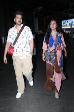 Tejasswi Prakash and Karan Kundrra Spotted At Airport Arrival on 8th August 2023 (22)_64d34070b4a94.JPG