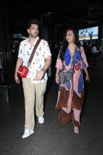 Tejasswi Prakash and Karan Kundrra Spotted At Airport Arrival on 8th August 2023 (24)_64d3407563677.JPG