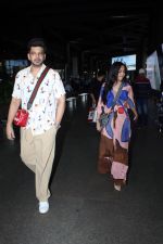 Tejasswi Prakash and Karan Kundrra Spotted At Airport Arrival on 8th August 2023 (29)_64d3407e11fb4.JPG