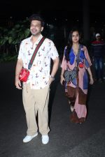 Tejasswi Prakash and Karan Kundrra Spotted At Airport Arrival on 8th August 2023 (30)_64d3407fb43d8.JPG