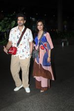 Tejasswi Prakash and Karan Kundrra Spotted At Airport Arrival on 8th August 2023 (35)_64d340885dbcb.JPG