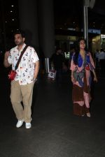 Tejasswi Prakash and Karan Kundrra Spotted At Airport Arrival on 8th August 2023 (45)_64d34097cea38.jpg