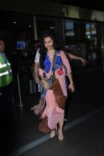Tejasswi Prakash and Karan Kundrra Spotted At Airport Arrival on 8th August 2023 (5)_64d34053435bf.JPG