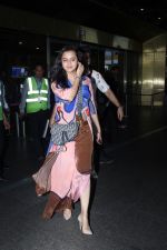 Tejasswi Prakash and Karan Kundrra Spotted At Airport Arrival on 8th August 2023 (7)_64d34056bc6bc.JPG