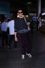 Vijay Varma Spotted At Airport on 8th August 2023 (4)_64d347217cd04.JPG