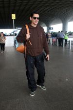 Vijay Varma spotted at airport departure on 9th August 2023 (10)_64d3c902e64b7.JPG