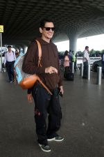 Vijay Varma spotted at airport departure on 9th August 2023 (3)_64d3c8f6cfdb5.JPG