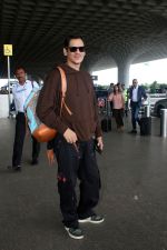 Vijay Varma spotted at airport departure on 9th August 2023 (6)_64d3c8fc09748.JPG