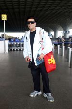 Karan Johar spotted at the airport on 9th August 2023 (11)_64d4fcfcd19b1.JPG