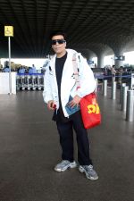 Karan Johar spotted at the airport on 9th August 2023 (14)_64d4fd0bbcaa0.JPG