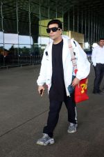 Karan Johar spotted at the airport on 9th August 2023 (23)_64d4fd285287d.JPG