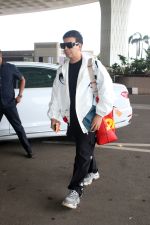 Karan Johar spotted at the airport on 9th August 2023 (5)_64d4fcde905df.JPG