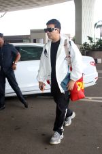 Karan Johar spotted at the airport on 9th August 2023 (6)_64d4fce359211.JPG