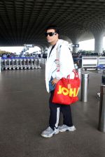 Karan Johar spotted at the airport on 9th August 2023 (7)_64d4fce85ccfc.JPG