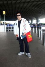 Karan Johar spotted at the airport on 9th August 2023 (9)_64d4fcf2d1230.JPG