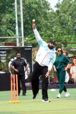 Abhishek Bachchan, Saiyami Kher playing cricket match to promote the sports movie Ghoomer on 10th August 2023 (109)_64d712598ff65.JPG