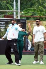 Abhishek Bachchan, Saiyami Kher, Angad Bedi playing cricket match to promote the sports movie Ghoomer on 10th August 2023 (48)_64d71264565f7.JPG