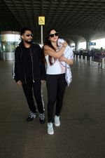 Gauahar Khan and Zaid Darbar spotted at the Airport Departure on 11th August 2023 (10)_64d747d6f3714.JPG
