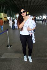 Gauahar Khan spotted at the Airport Departure on 11th August 2023 (12)_64d7481f13208.JPG