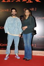 Kush Sinha, Taruna Sinha at the Grand Premiere of Film Gadar 2 on 11th August 2023 (26)_64d7a55c44ee8.JPG