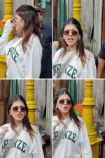 Sanjana Sanghi Snapped at Juhu on 15th August 2023 (4)_64db73cac66ea.jpg