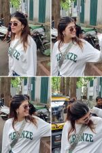 Sanjana Sanghi Snapped at Juhu on 15th August 2023 (9)_64db73ce8aed0.jpg