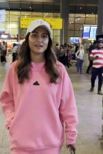 Hina Khan Spotted At Airport Arrival on 16th August 2023 (6)_64dc4dca42fb7.jpg