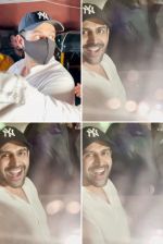 Kartik Aaryan spotted after a movie outside Gaiety Galaxy in Bandra on 16th August 2023 (4)_64dc536c4ab9a.jpg