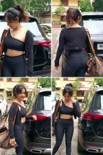 Neha Sharma and Aisha Sharma Spotted Outside Gym in Bandra on 10th August 2023 (6)_64dc5681dde66.jpg