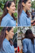 Sagarika Ghatge  Snapped at Skin Clinic In Juhu on 16th August 2023 (4)_64dc7da6a22ca.jpg